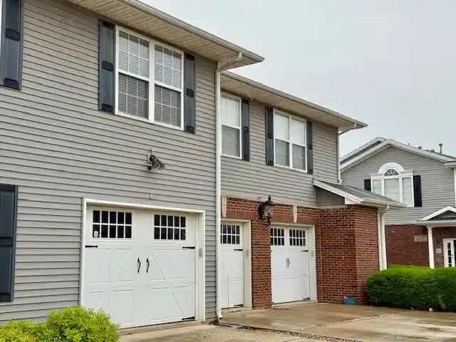 Listing Photo 2 - Condo for sale in 103 Yorkminster Ln located at 103 Yorkminster Ln, Savoy, IL 61874 - Unit 103 Yorkminster Ln