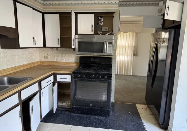 Photo 3 of Sale Pending at 8 Rich Ct, Park Forest, IL 60466 | MLS# 12650087 | Listing updated on 2026-09-19