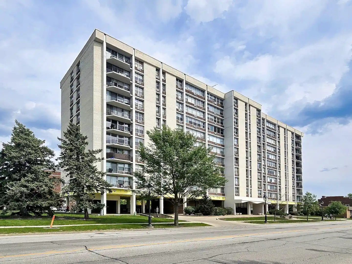 Listing Photo 1 - Condo for sale in 33 N Main St located at 33 N Main St, Lombard, IL 60148 - Unit #10J