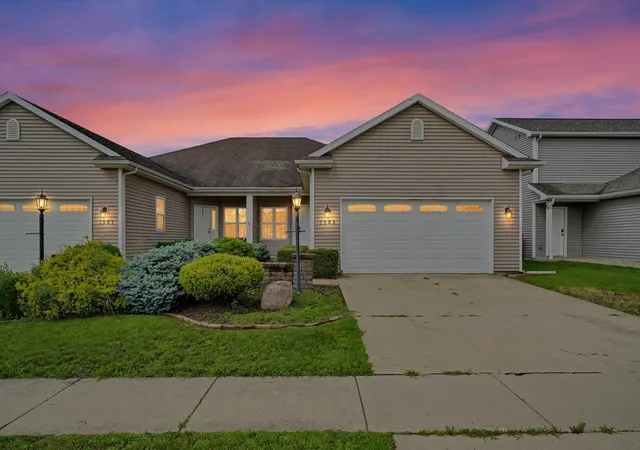 2nd image of 1505 Stonebluff Ct, Champaign, IL 61822 | MLS# 12650157