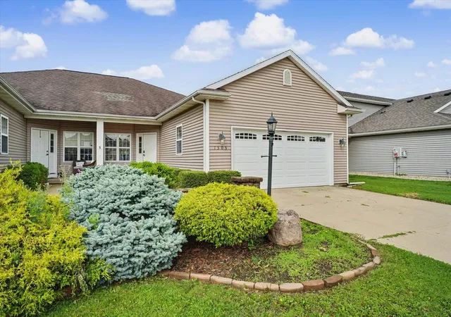3rd image of 1505 Stonebluff Ct, Champaign, IL 61822 | MLS# 12650157