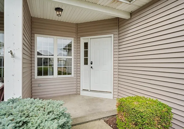 5th image of 1505 Stonebluff Ct, Champaign, IL 61822 | MLS# 12650157