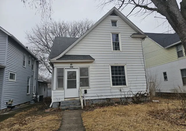 Homes for sale in Moline, IL | 1114 25th St, Moline, IL 61265 | MLS# 12650172