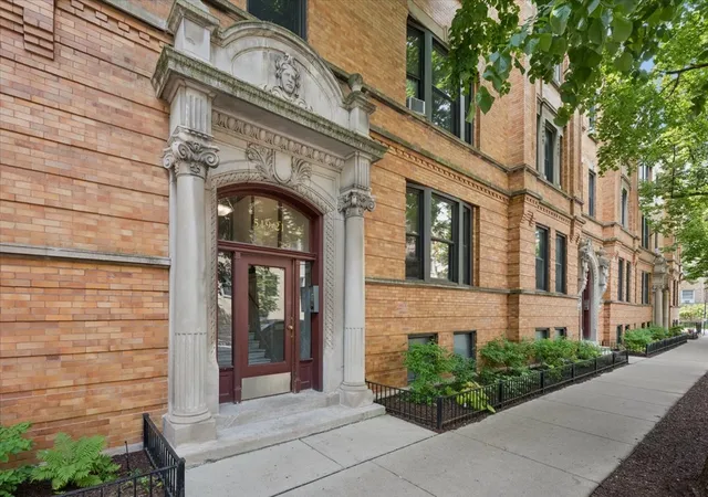 Homes for sale in Chicago, IL | 521 W Surf St #3, Chicago, IL 60657 | MLS# 12650469