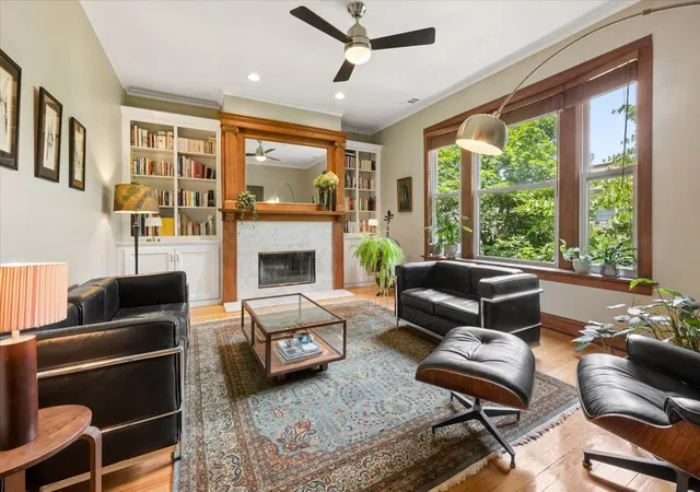 Homes for sale in Chicago, IL | 521 W Surf St, Chicago, IL 60657