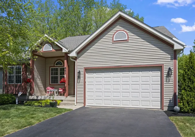 Homes for sale in Woodstock, IL | 861 Prairie Ridge Dr, Woodstock, IL 60098 | MLS# 12650507