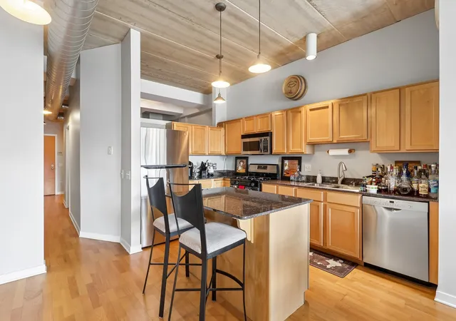 Homes for sale in Chicago, IL | 3260 N Clark St #408, Chicago, IL 60657 | MLS# 12650532