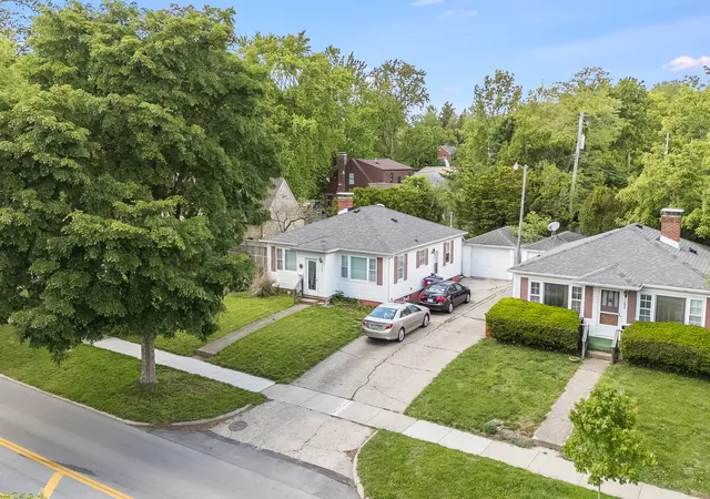 Homes for sale in Champaign, IL | 1006 W John St, Champaign, IL 61821 | MLS# 12650554