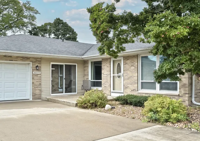 Photo 1 of Single family home for sale at 804 Grant St, Harvard, IL 60033 | MLS# 12650557 | Listing updated on 2026-09-19