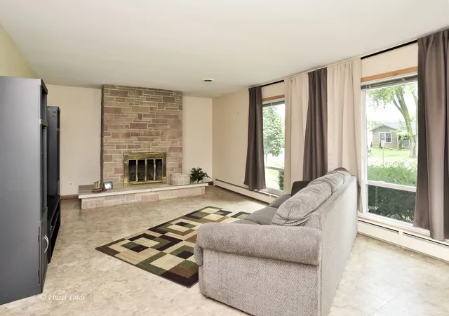 Photo 3 of Single family home for sale at 804 Grant St, Harvard, IL 60033 | MLS# 12650557 | Listing updated on 2026-09-19
