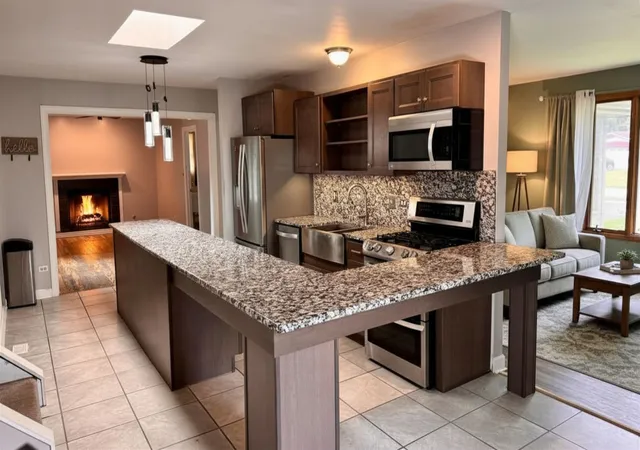 Photo 3 of Single family home for sale at 1621 Lawrence Cres, Flossmoor, IL 60422 | MLS# 12650601 | Listing updated on 2026-08-20