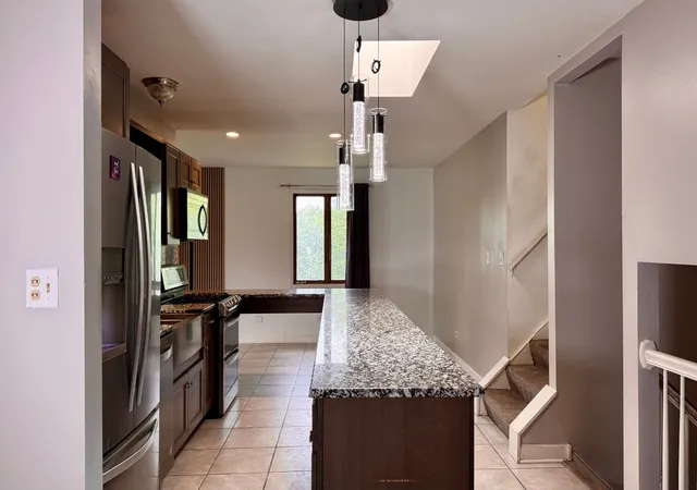 Photo 4 of Single family home for sale at 1621 Lawrence Cres, Flossmoor, IL 60422 | MLS# 12650601 | Listing updated on 2026-08-20