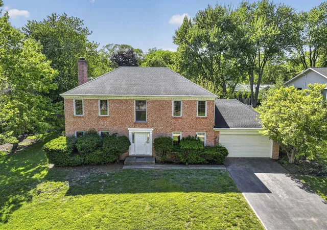 Homes for sale in Libertyville, IL | 647 Sedgwick Dr, Libertyville, IL 60048 | MLS# 12650606
