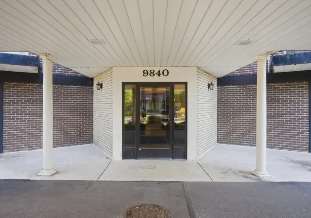 Listing Photo 3 - Condo for sale in building located at 9840 S Pulaski Rd, Oak Lawn, IL 60453 - Unit #310