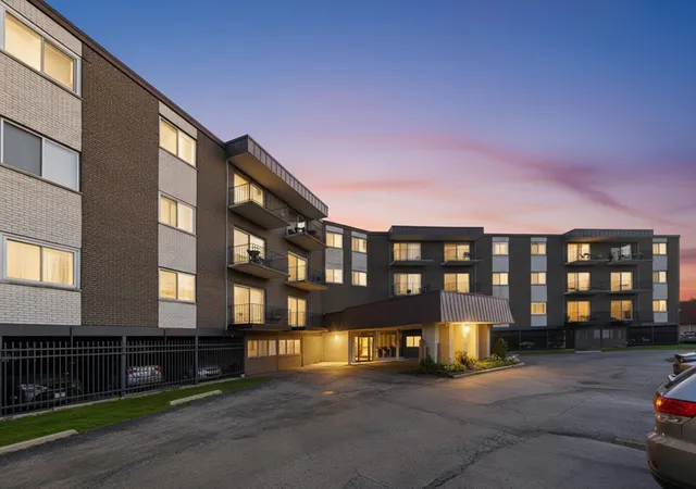 Listing Photo 2 - Condo for sale in building located at 9840 S Pulaski Rd, Oak Lawn, IL 60453 - Unit #310