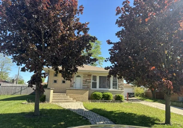 Homes for sale in South Holland, IL | 733 Caryn Cir, South Holland, IL 60473 | MLS# 12650851