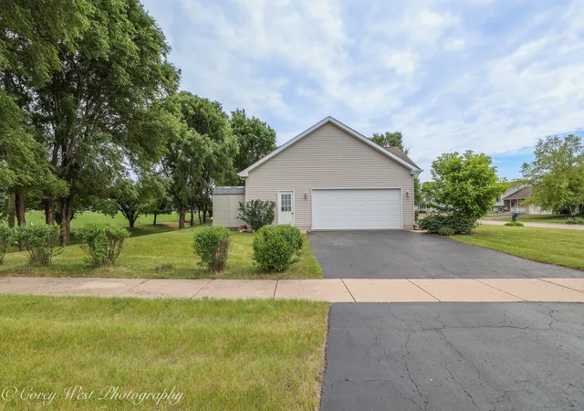 Homes for sale in Cortland, IL | 480 N Aspen Dr, Cortland, IL 60112 | MLS# 12650855