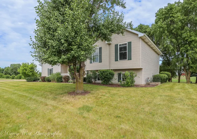Homes for sale in Cortland, IL | 480 N Aspen Dr, Cortland, IL 60112 | MLS# 12650855