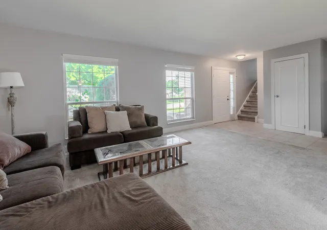 3rd image of 19825 S Farmington Ln, Frankfort, IL 60423 | MLS# 12650909