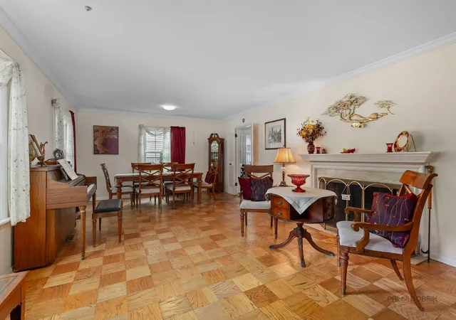 Homes for sale in Lake Forest, IL | 214 Washington Cir, Lake Forest, IL 60045 | MLS# 12650932