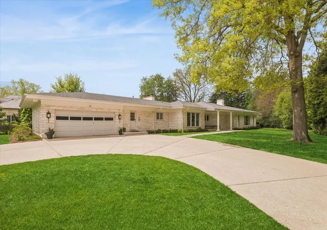 Homes for sale in Northfield, IL | 14 Winfield Cir, Northfield, IL 60093 | MLS# 12650992