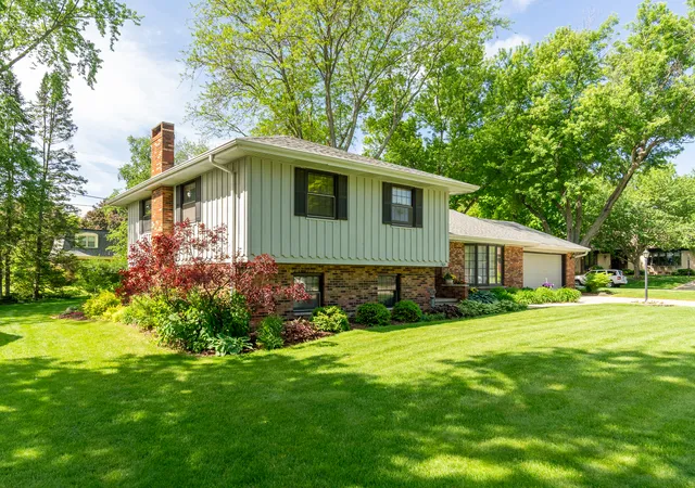 Homes for sale in Mendota, IL | 1505 Lakewood Dr, Mendota, IL 61342 | MLS# 12651078