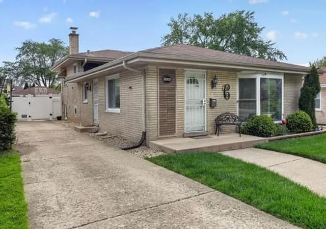 Photo 2 of Single family home for sale at 2936 Sunnyside Ave, Westchester, IL 60154 | MLS# 12651153 | Listing updated on 2026-09-13