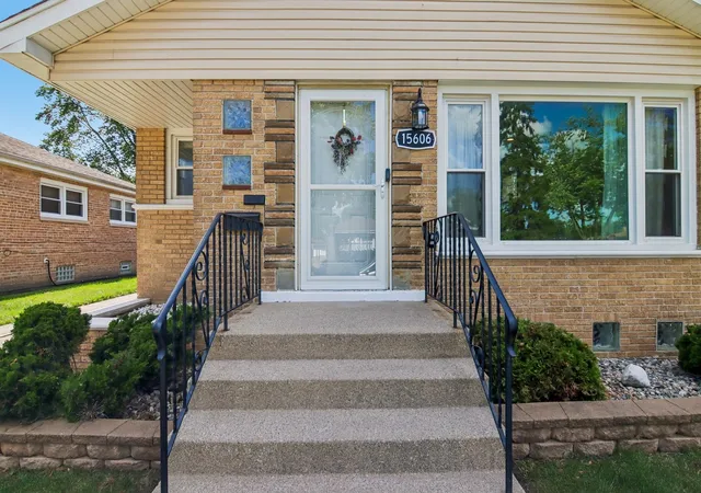 3rd image of 15606 Ingleside Ave, Dolton, IL 60419 | MLS# 12651429