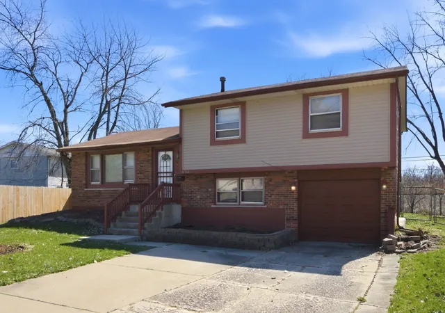 Homes for sale in South Holland, IL | 16544 Prairie Ave, South Holland, IL 60473 | MLS# 12651627
