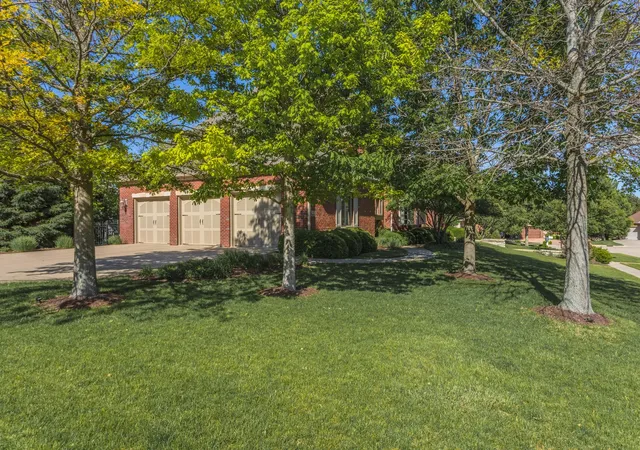 2nd image of 4 Bohrer Ct, Bloomington, IL 61704 | MLS# 12651639