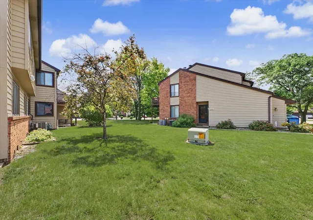 2nd image of 2155 Harbortown Cir, Champaign, IL 61821