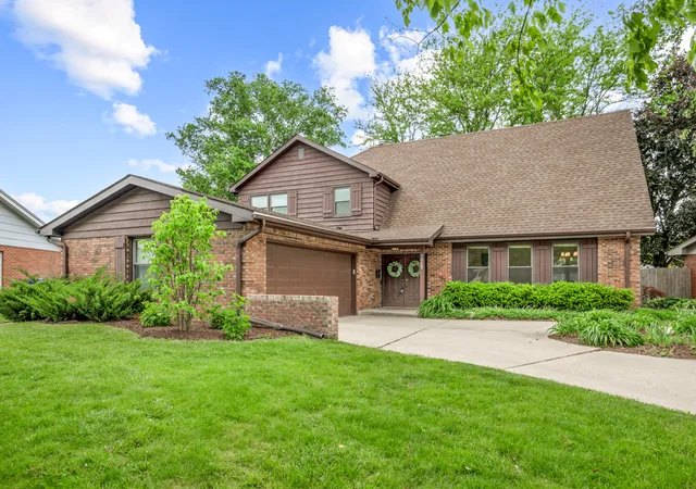 Homes for sale in De Kalb, IL | 1605 Mayflower Dr, De Kalb, IL 60115 | MLS# 12651675