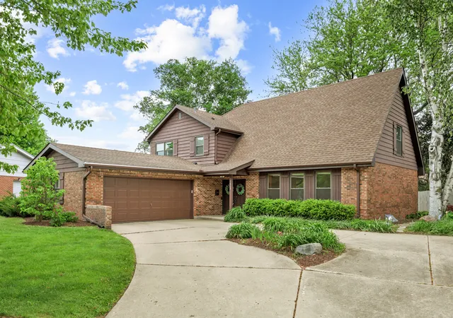 Homes for sale in De Kalb, IL | 1605 Mayflower Dr, De Kalb, IL 60115 | MLS# 12651675