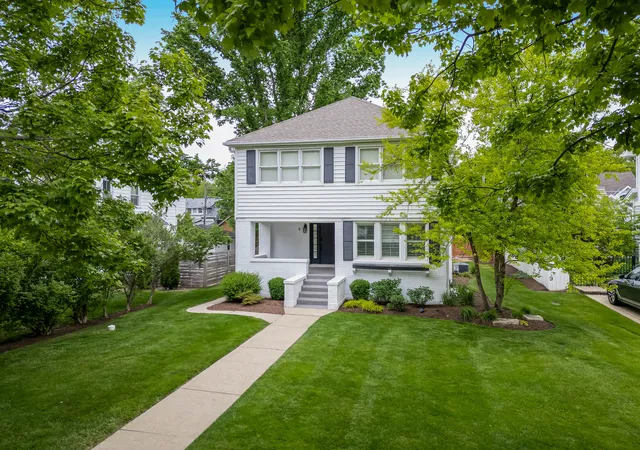 Homes for sale in Hinsdale, IL | 9 S Bruner St, Hinsdale, IL 60521 | MLS# 12651678