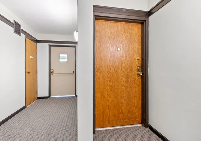 3rd image of 709 79Th St, Darien, IL 60561
