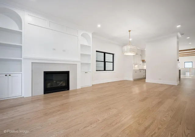 3rd image of 1303 W Barry Ave, Chicago, IL 60657 | MLS# 12651719