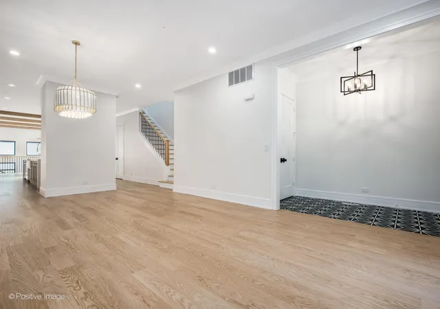 4th image of 1303 W Barry Ave, Chicago, IL 60657 | MLS# 12651719