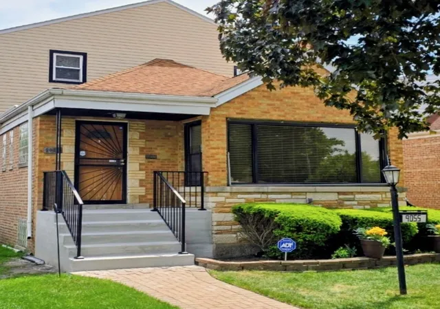 Homes for sale in Chicago, IL | 9055 S Luella Ave, Chicago, IL 60617 | MLS# 12651737