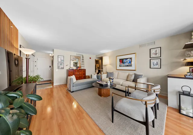 5th image of 1580 Sherman Ave, Evanston, IL 60201