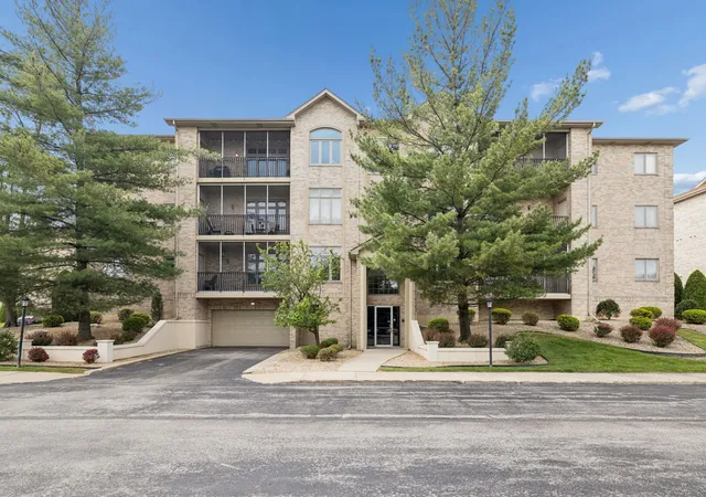 Photo 2 of Condo for sale at 6321 Pine Ridge Ct #3A, Tinley Park, IL 60477 | MLS# 12651896 | Listing updated on 2026-08-07