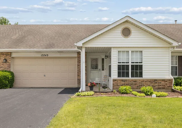 Homes for sale in Plainfield, IL | 13743 S Magnolia Dr, Plainfield, IL 60544 | MLS# 12651920