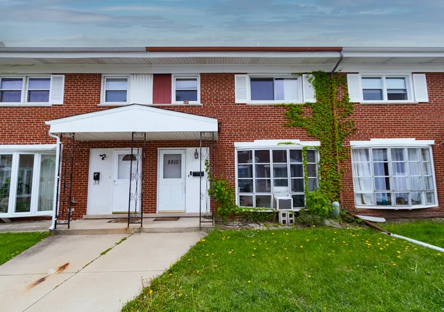 Photo 1 of Townhouse for sale at 8810 Robin Dr #D, Des Plaines, IL 60016 | MLS# 12651972 | Listing updated on 2026-09-29