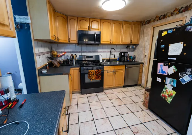 Photo 4 of Townhouse for sale at 8810 Robin Dr #D, Des Plaines, IL 60016 | MLS# 12651972 | Listing updated on 2026-09-29