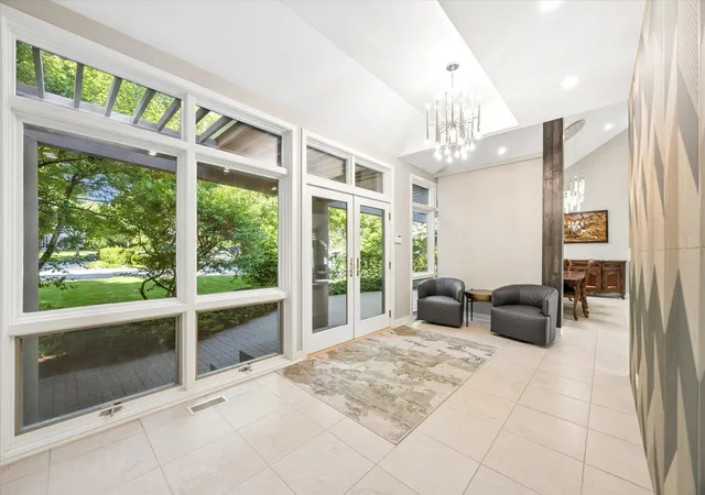 4th image of 125 Circle Ridge Dr, Burr Ridge, IL 60527 | MLS# 12652076