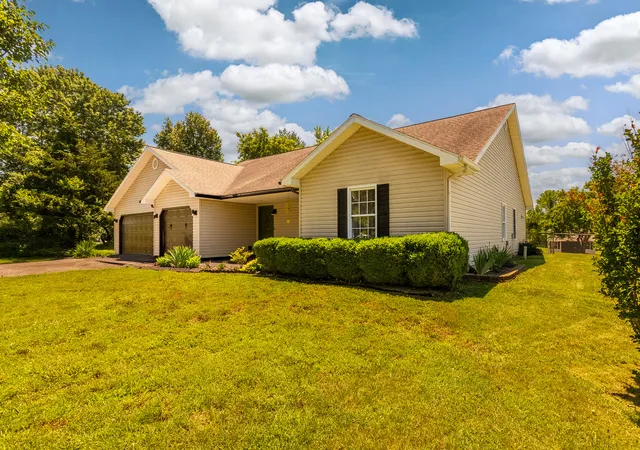 Homes for sale in Carbondale, IL | 1437 Dogwood Rd, Carbondale, IL 62901 | MLS# 12652201