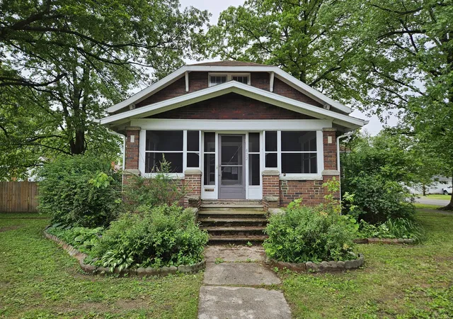 Photo 1 of Sale Pending at 402 E 5th Street, Flora, IL 62839 | MLS# 12652235 | Listing updated on 2026-10-03