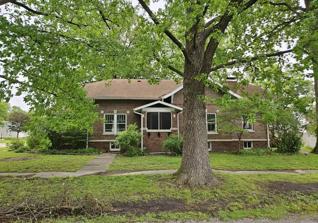 Photo 2 of Sale Pending at 402 E 5th Street, Flora, IL 62839 | MLS# 12652235 | Listing updated on 2026-10-03