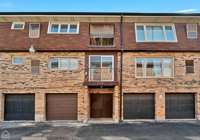 Homes for sale in Chicago Ridge, IL | 9708 Nottingham Ave #1, Chicago Ridge, IL 60415 | MLS# 12652246