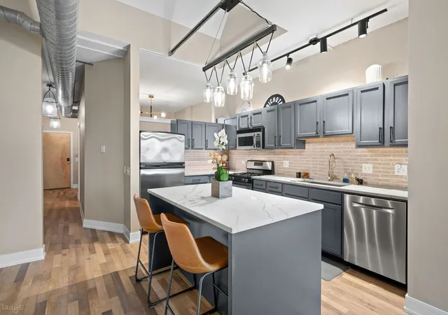 Homes for sale in Chicago, IL | 3260 N Clark St, Chicago, IL 60657