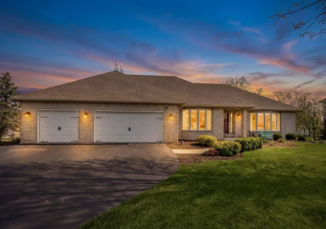 Homes for sale in Lemont, IL | 13201 Meadow Hill Ln, Lemont, IL 60439 | MLS# 12652382